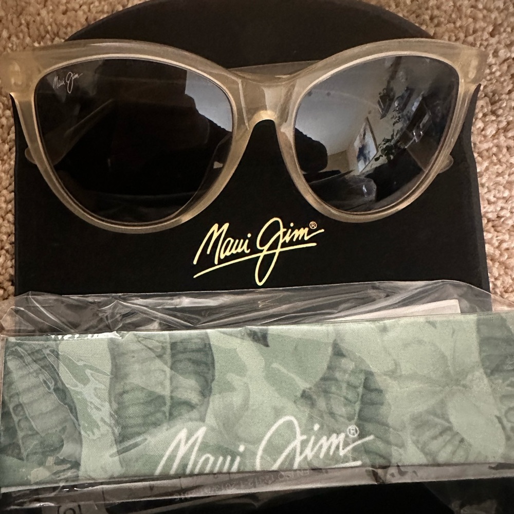 SOLD! Maui Jim Glory Glory Sunglasses